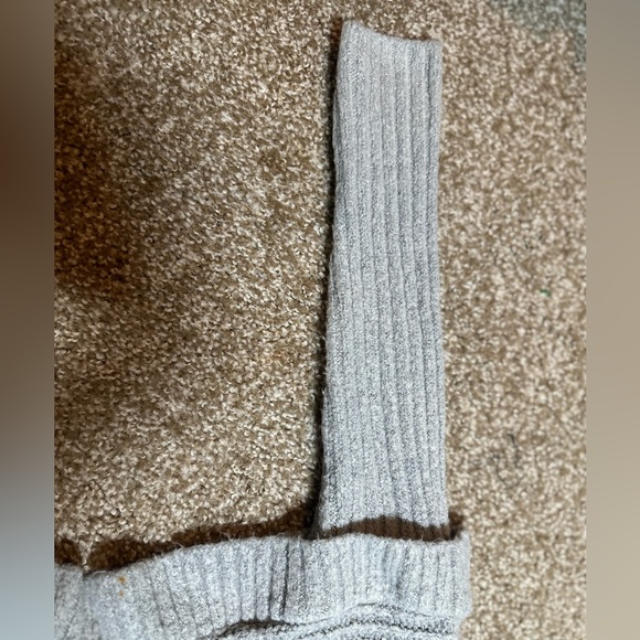 Trendy Sweater with Hood and pockets - Picture 5 of 7